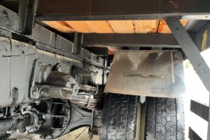 サムネイル: 平成29年　UD　コンドル　増トン４段クレーン　ロングジャッキ　ラジコン・ウィンチ・ベッド付（車検令和7年9月）