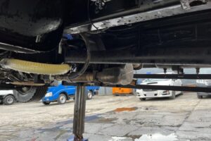 サムネイル: 平成29年　UD　コンドル　増トン４段クレーン　ロングジャッキ　ラジコン・ウィンチ・ベッド付（車検令和7年9月）