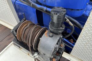 サムネイル: 平成29年　UD　コンドル　増トン４段クレーン　ロングジャッキ　ラジコン・ウィンチ・ベッド付（車検令和7年9月）
