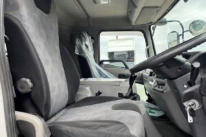 サムネイル: 平成29年　UD　コンドル　増トン４段クレーン　ロングジャッキ　ラジコン・ウィンチ・ベッド付（車検令和7年9月）