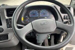 サムネイル: 平成29年　UD　コンドル　増トン４段クレーン　ロングジャッキ　ラジコン・ウィンチ・ベッド付（車検令和7年9月）