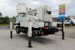 サムネイル: 平成23年　エルフ 14.6ｍ高所作業車　★電工仕様★絶縁バケット★ウインチ★車検令和7年12月★