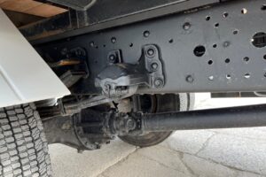 サムネイル: 平成21年　いすゞ　フォワード　４トン４段クレーン　ロングジャッキ・フックイン・ラジコン付（車検令和7年12月）