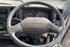 サムネイル: 平成21年　いすゞ　フォワード　４トン４段クレーン　ロングジャッキ・フックイン・ラジコン付（車検令和7年12月）
