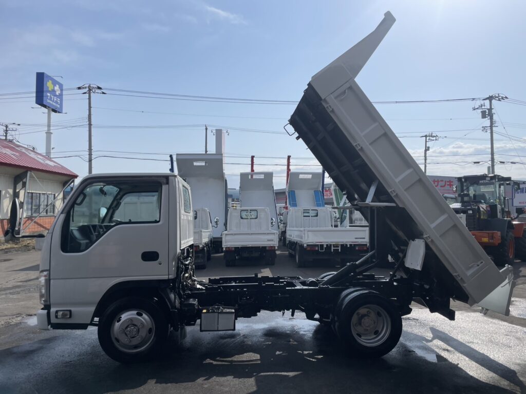 平成25年　エルフ2.85トンダンプ　４WD 荷台塗装済み　車検令和7年12月
