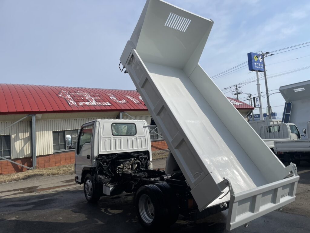 平成25年　エルフ2.85トンダンプ　４WD 荷台塗装済み　車検令和7年12月