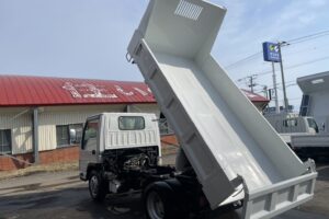 サムネイル: 平成25年　エルフ2.85トンダンプ　４WD 荷台塗装済み　車検令和7年12月
