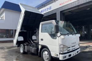 サムネイル: 平成25年　エルフ2.85トンダンプ　４WD 荷台塗装済み　車検令和7年12月