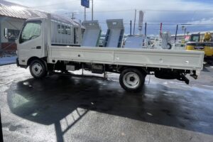 サムネイル: 平成23年　デュトロ２トン平ワイドロング　全塗装済み　車検1年付