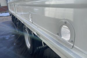 サムネイル: 平成23年　デュトロ２トン平ワイドロング　全塗装済み　車検1年付
