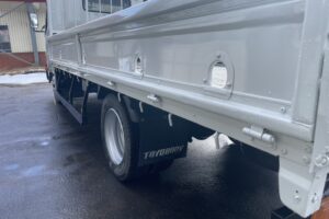 サムネイル: 平成23年　デュトロ２トン平ワイドロング　全塗装済み　車検1年付