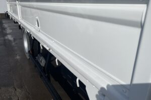 サムネイル: 平成23年　デュトロ２トン平ワイドロング　全塗装済み　車検1年付