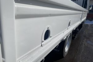 サムネイル: 平成23年　デュトロ２トン平ワイドロング　全塗装済み　車検1年付
