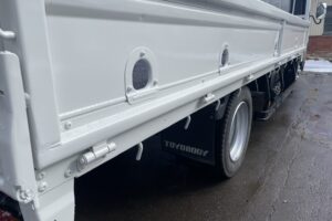 サムネイル: 平成23年　デュトロ２トン平ワイドロング　全塗装済み　車検1年付