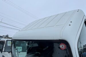 サムネイル: 平成28年　三菱　キャンター　２トン平　ロング・全低床・軽々ゲート付（車検令和7年6月）