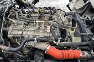 サムネイル: 平成28年　三菱　キャンター　２トン平　ロング・全低床・軽々ゲート付（車検令和7年6月）