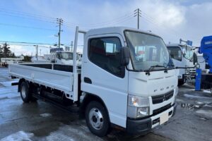 サムネイル: 平成28年　三菱　キャンター　２トン平　ロング・全低床・軽々ゲート付（車検令和7年6月）
