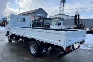 サムネイル: 平成28年　三菱　キャンター　２トン平　ロング・全低床・軽々ゲート付（車検令和7年6月）