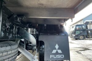 サムネイル: 平成28年　三菱　キャンター　２トン平　ロング・全低床・軽々ゲート付（車検令和7年6月）