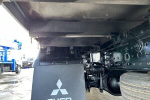 サムネイル: 平成28年　三菱　キャンター　２トン平　ロング・全低床・軽々ゲート付（車検令和7年6月）