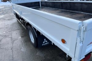 サムネイル: 平成28年　三菱　キャンター　２トン平　ロング・全低床・軽々ゲート付（車検令和7年6月）