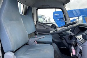 サムネイル: 平成28年　三菱　キャンター　２トン平　ロング・全低床・軽々ゲート付（車検令和7年6月）