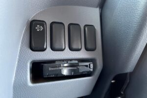 サムネイル: 平成28年　三菱　キャンター　２トン平　ロング・全低床・軽々ゲート付（車検令和7年6月）