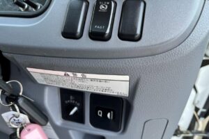 サムネイル: 平成28年　三菱　キャンター　２トン平　ロング・全低床・軽々ゲート付（車検令和7年6月）