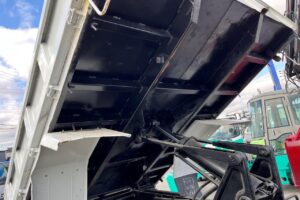 サムネイル: 平成16年　三菱　ファイター　４トンヒアブダンプ　土砂禁（車検令和7年10月）