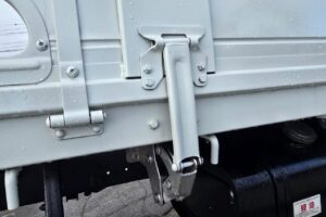 サムネイル: 平成24年　日野　レンジャー　４トン３段クレーン　ロングジャッキ・フックイン・ラジコン付（車検令和7年12月）