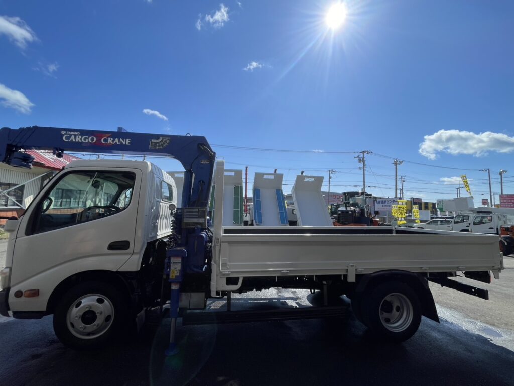 平成23年　デュトロ３トン４段クレーンロング ラジコン・フックイン　荷台・下廻り塗装済み