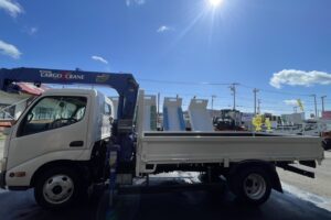 サムネイル: 平成23年　デュトロ３トン４段クレーンロング ラジコン・フックイン　荷台・下廻り塗装済み