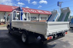 サムネイル: 平成23年　デュトロ３トン４段クレーンロング ラジコン・フックイン　荷台・下廻り塗装済み