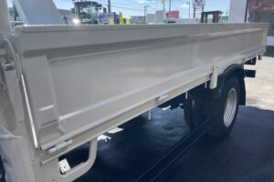 サムネイル: 平成23年　デュトロ３トン４段クレーンロング ラジコン・フックイン　荷台・下廻り塗装済み