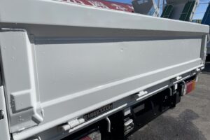 サムネイル: 平成23年　デュトロ３トン４段クレーンロング ラジコン・フックイン　荷台・下廻り塗装済み