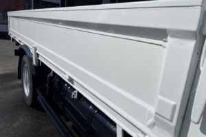 サムネイル: 平成23年　デュトロ３トン４段クレーンロング ラジコン・フックイン　荷台・下廻り塗装済み