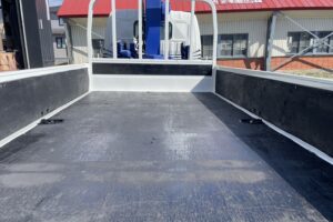 サムネイル: 平成23年　デュトロ３トン４段クレーンロング ラジコン・フックイン　荷台・下廻り塗装済み