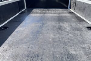 サムネイル: 平成23年　デュトロ３トン４段クレーンロング ラジコン・フックイン　荷台・下廻り塗装済み