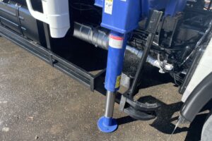 サムネイル: 平成23年　デュトロ３トン４段クレーンロング ラジコン・フックイン　荷台・下廻り塗装済み