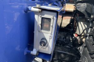 サムネイル: 平成23年　デュトロ３トン４段クレーンロング ラジコン・フックイン　荷台・下廻り塗装済み