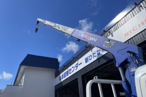 サムネイル: 平成23年　デュトロ３トン４段クレーンロング ラジコン・フックイン　荷台・下廻り塗装済み