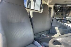 サムネイル: 平成23年　デュトロ３トン４段クレーンロング ラジコン・フックイン　荷台・下廻り塗装済み