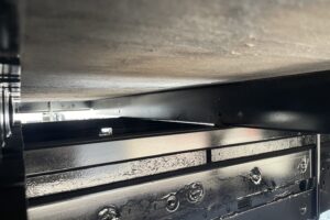 サムネイル: 平成23年　デュトロ３トン４段クレーンロング ラジコン・フックイン　荷台・下廻り塗装済み