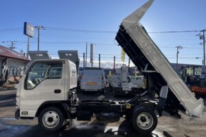 サムネイル: 平成23年　エルフ２トンダンプ　全塗装済み　車検1年付　コボレーン　フル装備　ETC　５MT