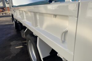 サムネイル: 平成23年　エルフ２トンダンプ　全塗装済み　車検1年付　コボレーン　フル装備　ETC　５MT