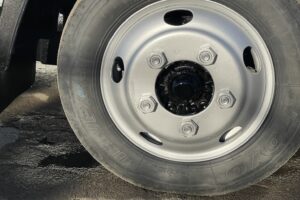 サムネイル: 平成23年　エルフ２トンダンプ　全塗装済み　車検1年付　コボレーン　フル装備　ETC　５MT