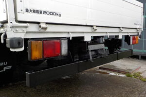 サムネイル: 平成18年　エルフ２トン平ワイドロング　アルミアオリ