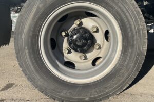サムネイル: 平成18年　エルフ２トン平ワイドロング　アルミアオリ