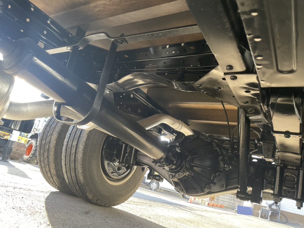 平成18年　エルフ２トン平ワイドロング　アルミアオリ