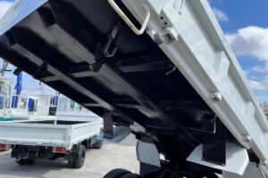 サムネイル: 平成18年　いすゞ　エルフ　２トンダンプ（小型貨物・4ナンバー）（車検1年付）